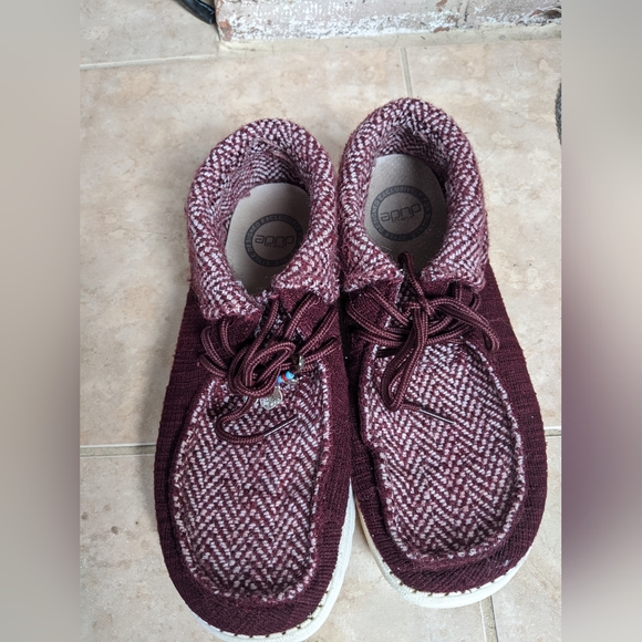 Hey Dudes shoes - Picture 1 of 2